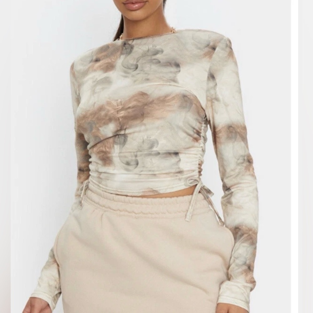 PrettyLittleThing Neutral Tie-Dye Ruched Long Sleeve Crop Top 6